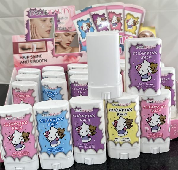 Bálsamo en barra Facial Limpiador Desmaquillante favorbeauty hello kitty. Ligero removedor de maquillaje que rápidamente disuelve maquillaje de ojo, rostro y protectores solares. En la aplicación, se transforma de un bálsamo sólido a un aceite sedoso. Limpia a profundidad y enjuaga con agua por completo. - Imagen 2