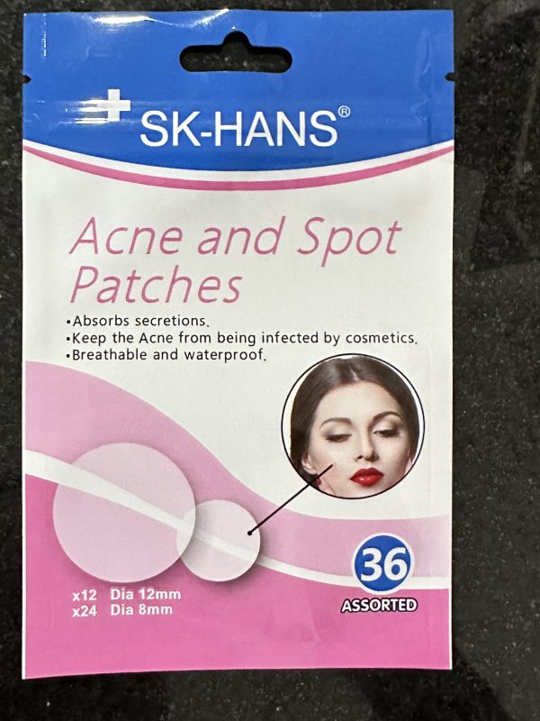 Acné Pimple Sticker Corazones Parche Anti Acné Cont.36 piezas. actúan como una barrera contra los contaminantes externos, evitando que se infecte y empeore al contacto con tus dedos. Actúan de forma rápida facilitando su cicatrización. Hecho con ingredientes vegetales. •Reduce la inflamación, rojez y absorbe las impurezas. •Se puede usar en granitos puntuales que salgan esporádicamente, no en acné y brotes activos. •No reseca la piel. - Imagen 2