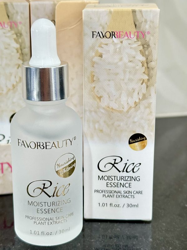 Suero facial de Arroz blanco Cont. 30ml, con Niacinamida, ácido hialurónico ayuda a nutrir e hidratar la piel, para mantener la piel brillante y suave. Además aclara manchas superficiales y disminuye las líneas de expresión. Absorbe rápidamente y cierra los poro.