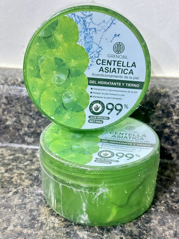 Exfoliante en Gel de Aloe Vera suave y gelatinoso para remover la suciedad interior de los poros y la piel muerta. Cont. 300 ml. MĂșltiples Beneficios.