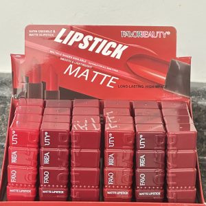 Labial en Barra Matte Waterproof Favorbeauty, aterciopelado, suave y ligera.