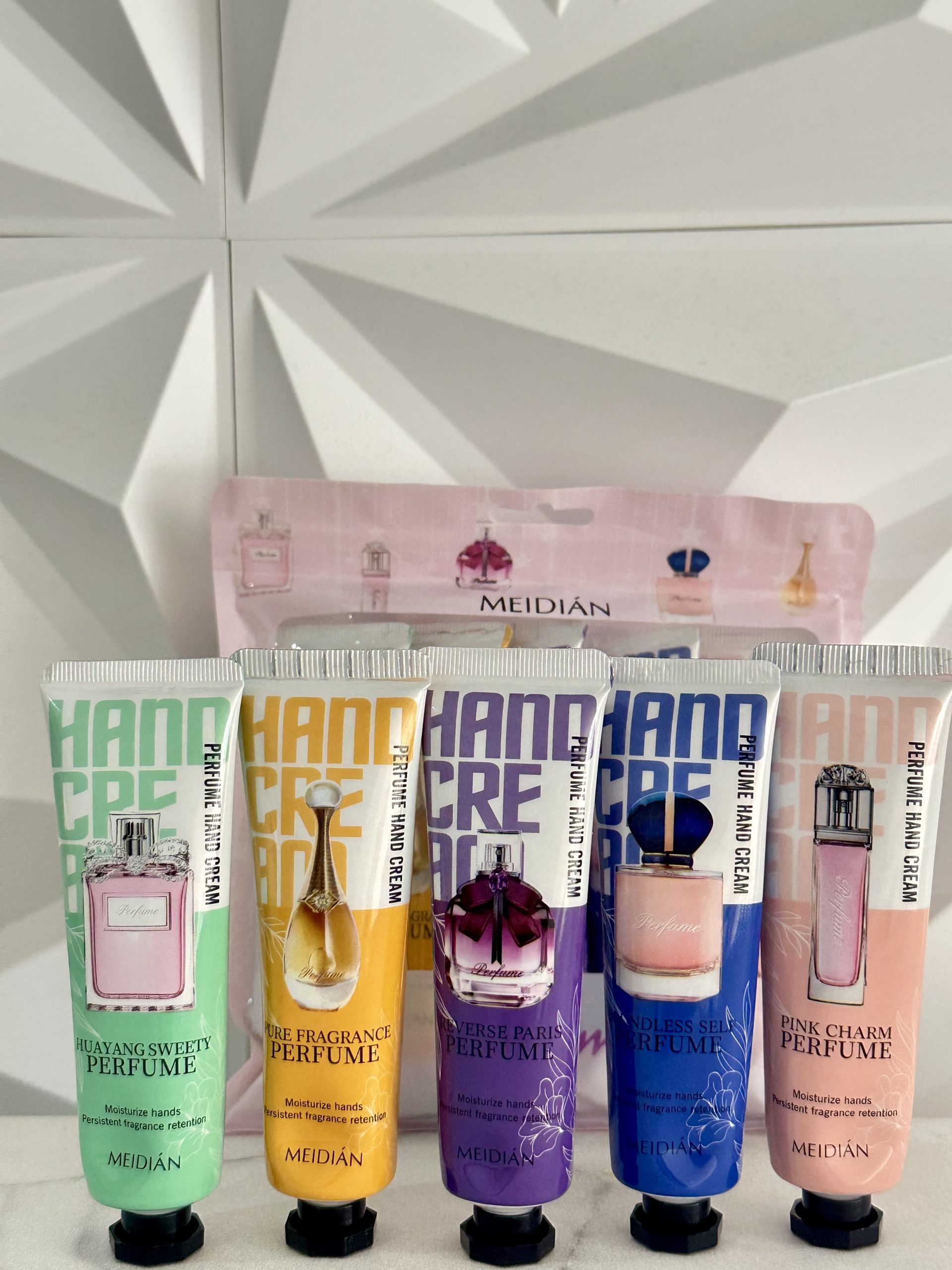 4 pack. 4 Set de 5 Cremas Manos Perfume cont. 30g cada una - Imagen 2