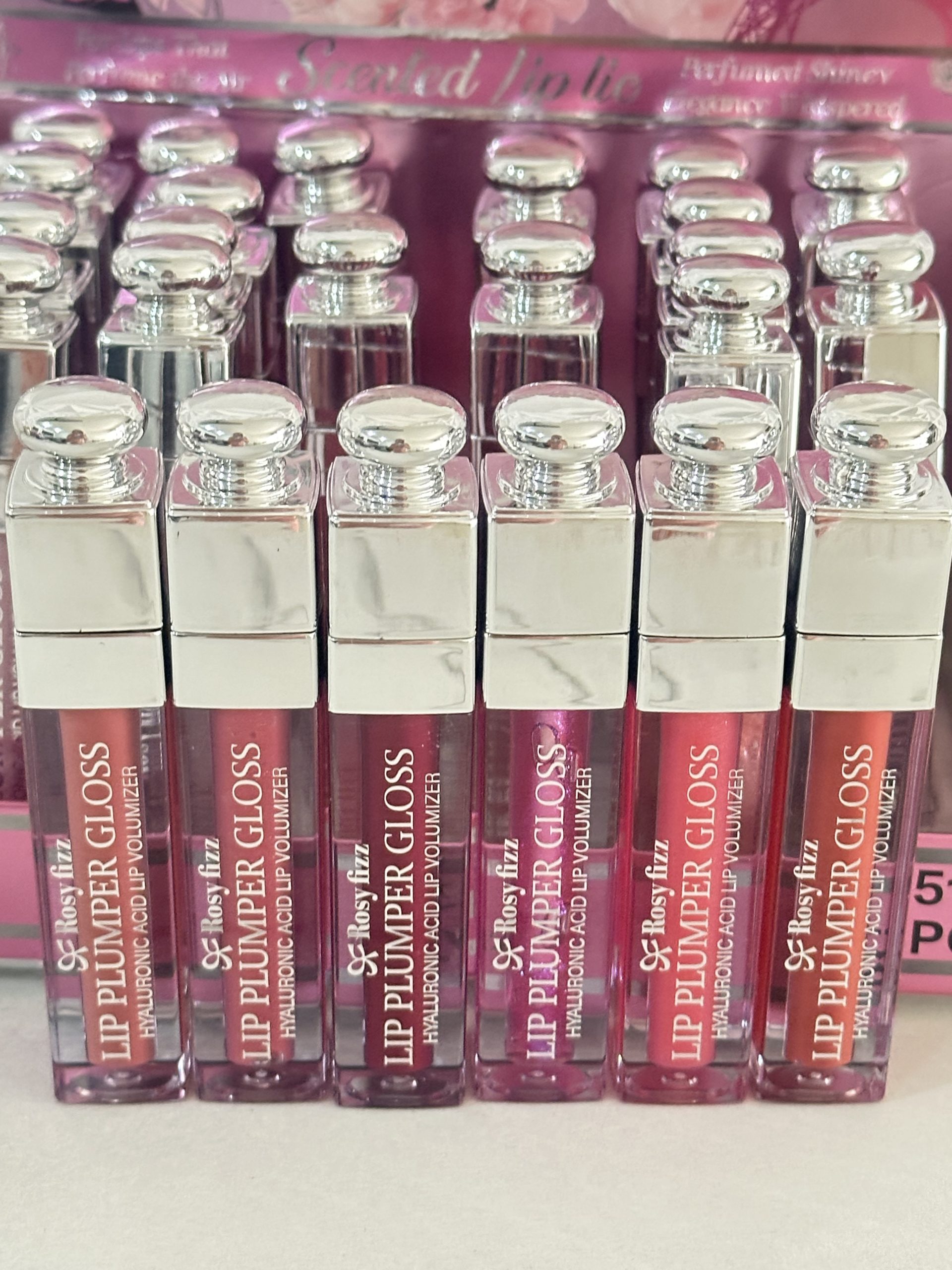 Caja con 24 LipGloss Voluminizador con Ácido Hialuronico Tipo DIOR. Brillo intenso, Efecto volumen, Máxima Hidratación y Humectacion. - Imagen 3