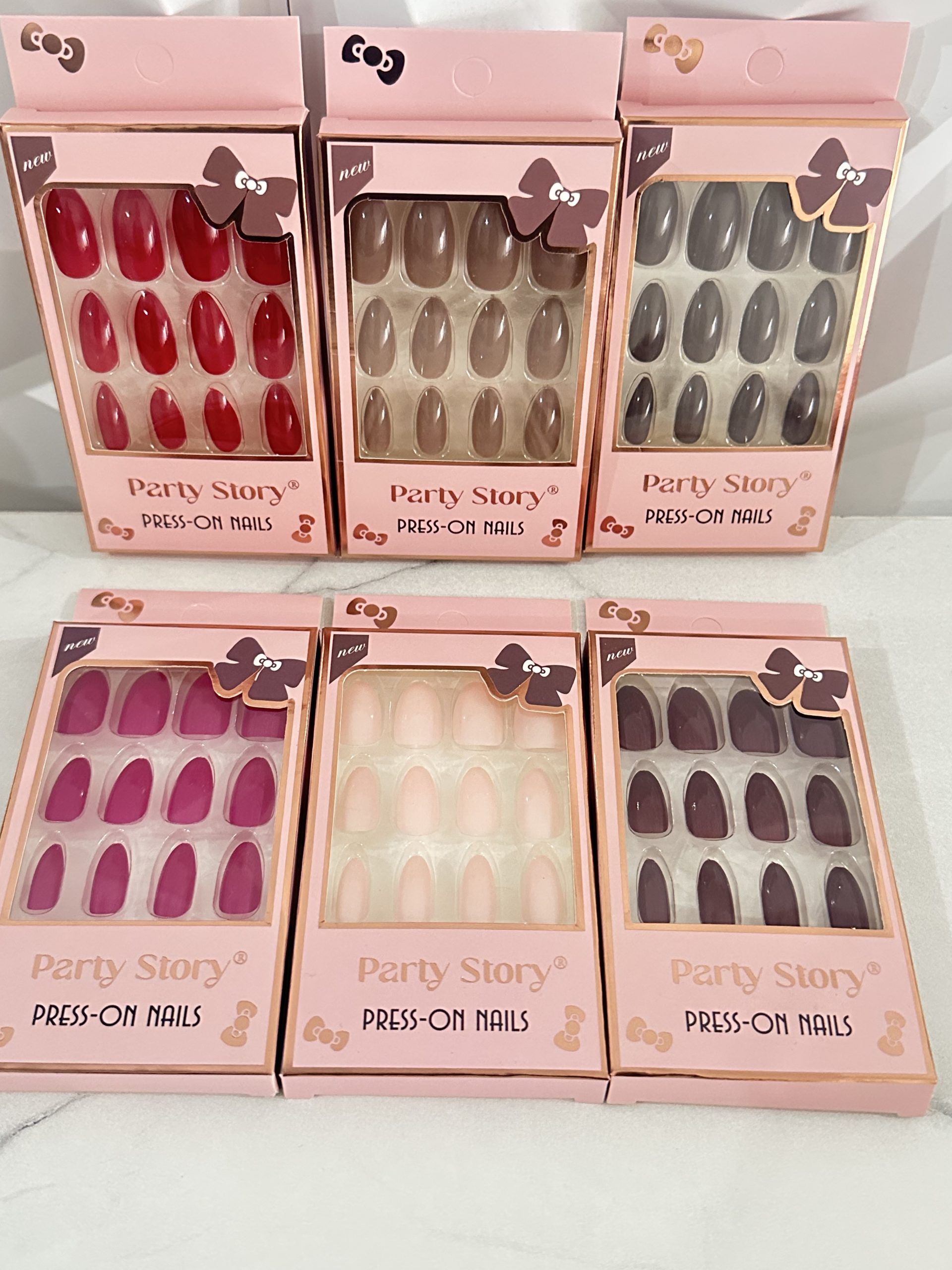 Docena( 12 Cajitas ) uñas PRESS- ON NAILS, tonos lisos.
