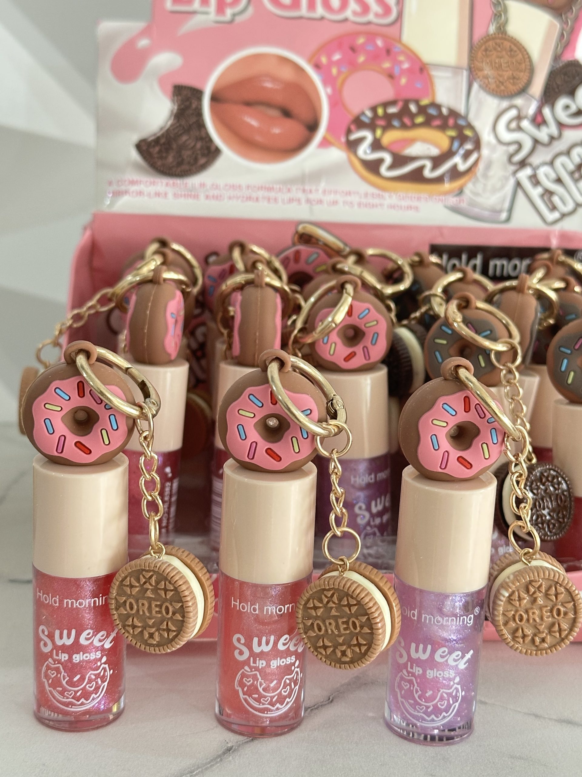 LipGloss Donitas llavero Oreo leve tono color brillosito, delicioso aroma ultra jugosos, humectan e hidratan. - Imagen 2