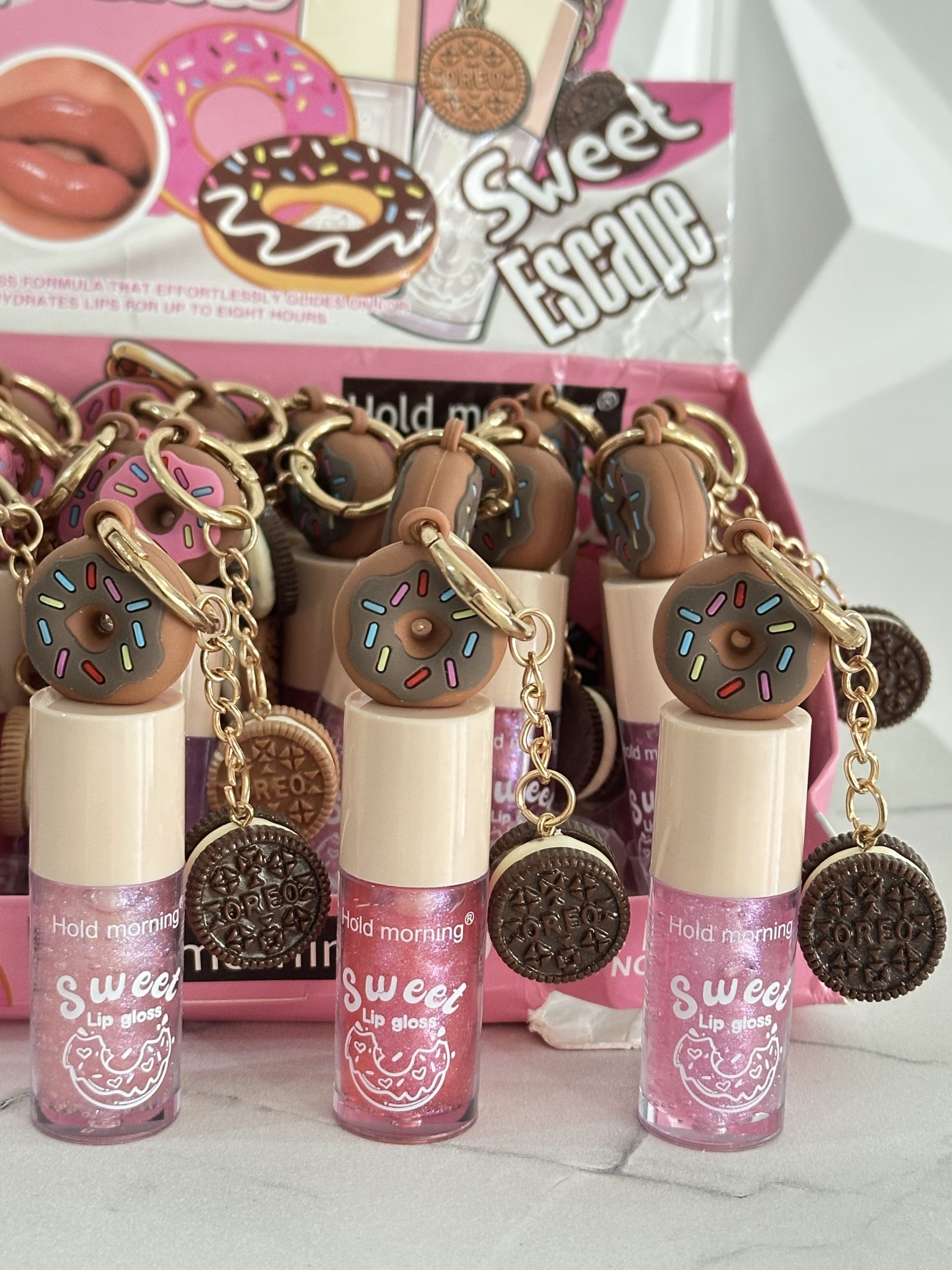 LipGloss Donitas llavero Oreo leve tono color brillosito, delicioso aroma ultra jugosos, humectan e hidratan. - Imagen 3