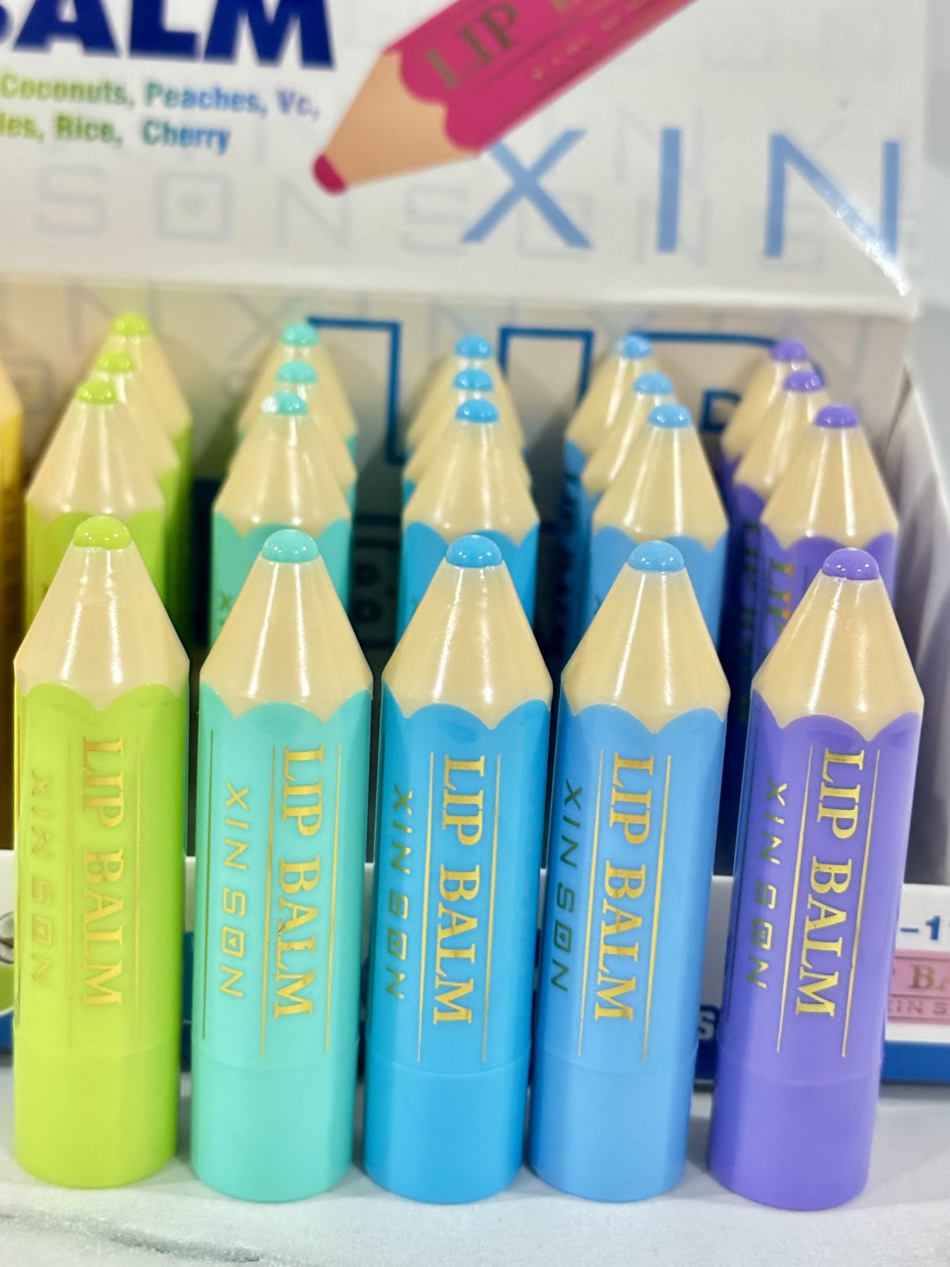 Caja con 40 Bálsamos Labial CRAYOLA COLORES 10 riquismos aromas. - Imagen 2